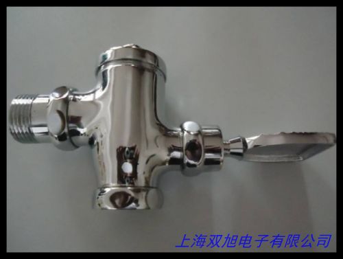 衛(wèi)浴批發(fā)熱銷 洗手間廁所感應(yīng)沖洗閥 銅腳踏閥大便沖洗器